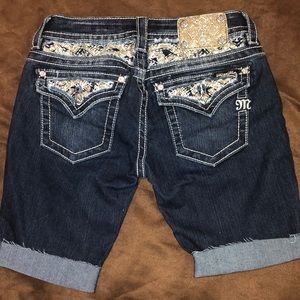 Miss me jean short size 27”